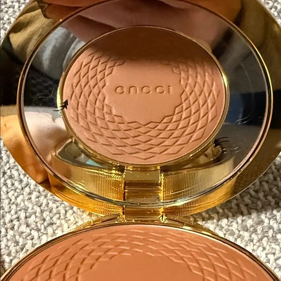 Gucci Tan Bronzer NWOT - Picture 4 of 8
